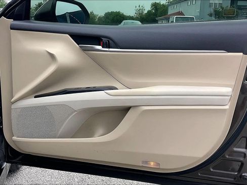 Used 2018 Toyota Camry LE FWD image 22