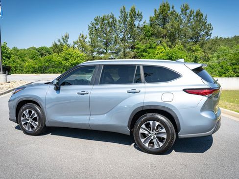 Used 2023 Toyota Highlander XLE FWD image 7