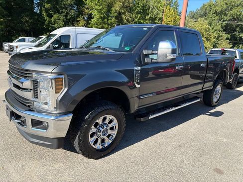 Used 2019 Ford F250 XLT w/ XLT Premium Package AWD/4WD image 4