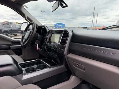 Used 2017 Ford F250 XLT w/ XLT Premium Package AWD/4WD image 56