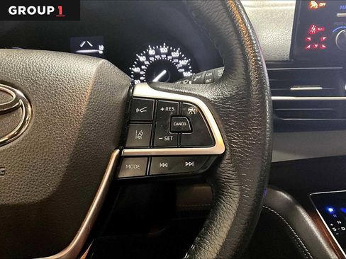 Certified 2021 Toyota Sienna XLE image 25