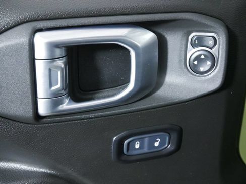 Used 2023 Jeep Gladiator Rubicon w/ Cold Weather Group AWD/4WD image 24