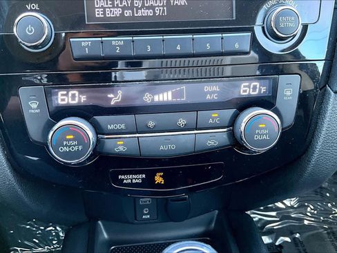 Used 2017 Nissan Rogue SV w/ Midnight Edition Package image 32