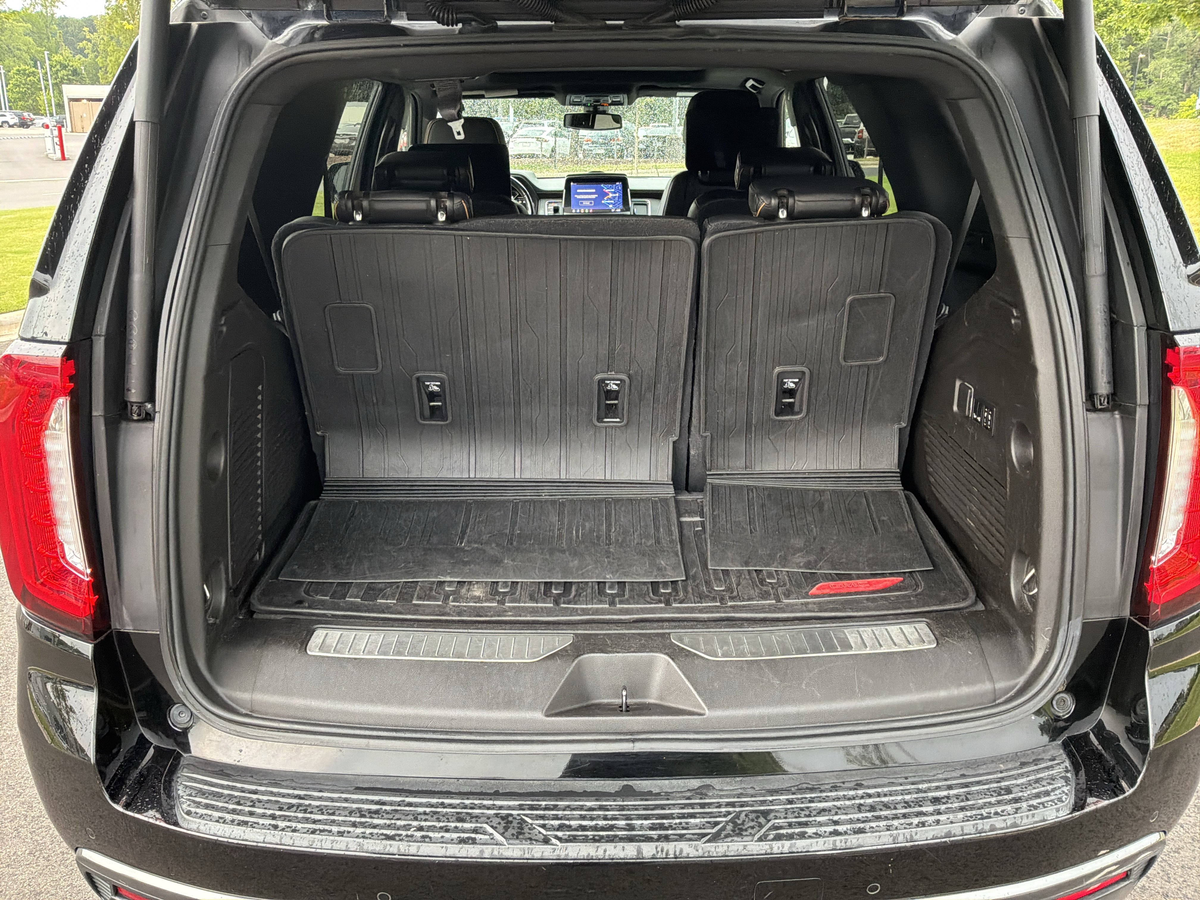 Used 2021 GMC Yukon AT4 w/ AT4 Premium Package AWD/4WD image 33