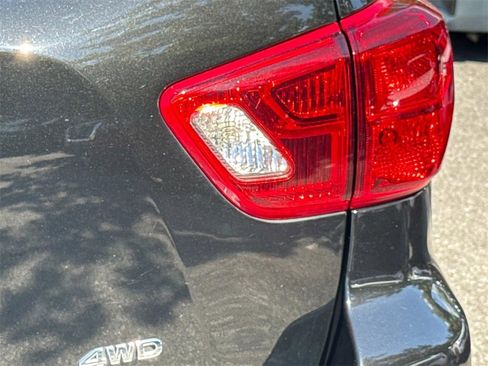 Used 2020 Nissan Pathfinder S image 25