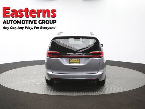 Used 2021 Chrysler Pacifica Touring-L FWD image 39