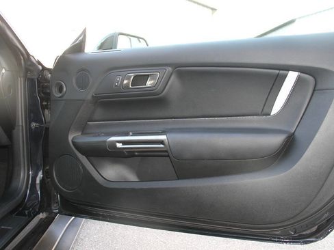 Used 2021 Ford Mustang Shelby GT500 w/ Carbon Fiber Track Pack RWD image 38