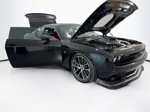 Used 2016 Dodge Challenger R/T Scat Pack RWD image 37