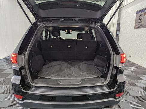 Used 2018 Jeep Grand Cherokee Laredo AWD/4WD image 9