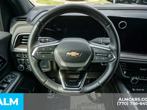 Used 2025 Chevrolet Suburban Premier AWD/4WD image 29