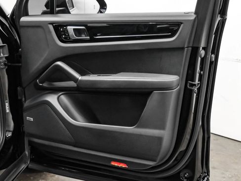 Used 2019 Porsche Cayenne image 37