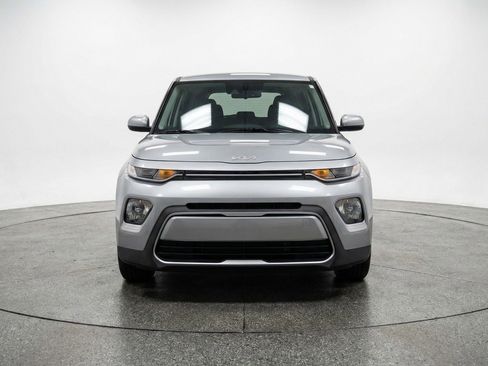 Used 2025 Kia Soul LX w/ LX Technology Package image 2