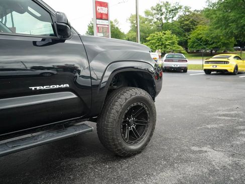 Used 2022 Toyota Tacoma SR5 RWD image 17