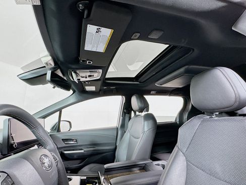 Certified 2025 Toyota Sienna Platinum AWD/4WD image 15