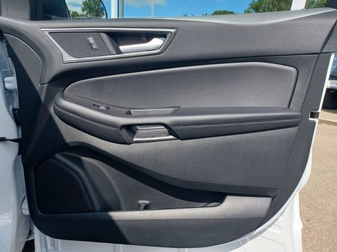 Used 2024 Ford Edge SE image 6
