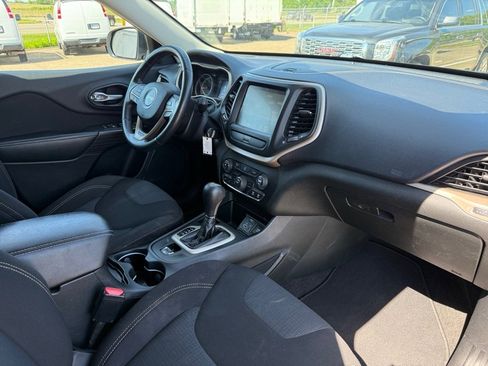 Used 2015 Jeep Cherokee Latitude FWD image 11
