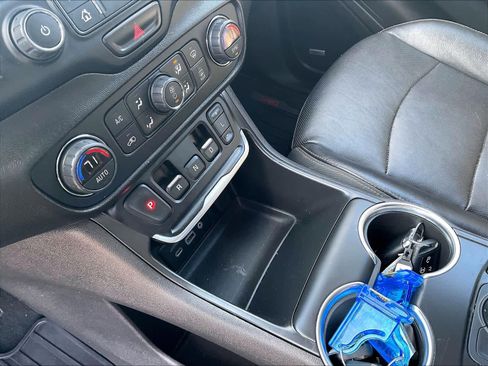 Used 2019 GMC Terrain SLT w/ Preferred Package image 19