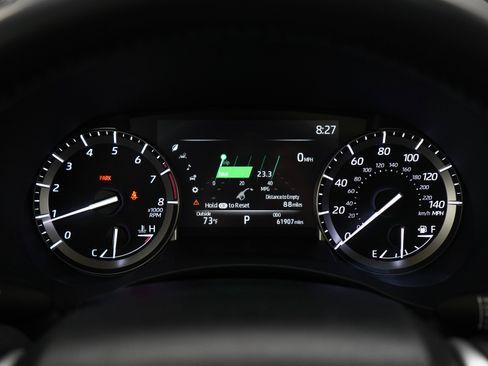 Used 2022 Toyota Highlander XLE AWD/4WD image 25