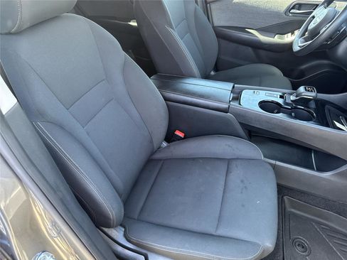 Used 2023 Nissan Rogue S FWD image 34