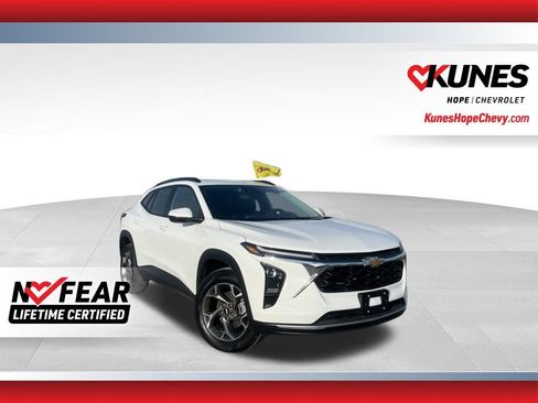 New 2026 Chevrolet Trax LT w/ Sunroof Package image 1