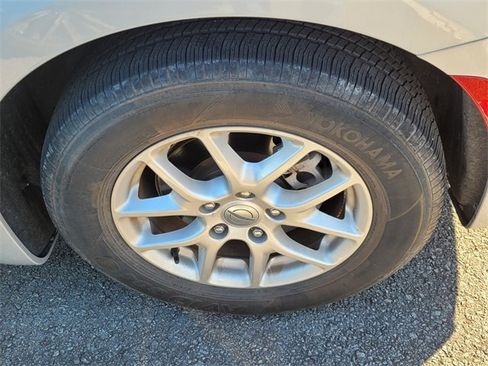 Used 2023 Chrysler Pacifica Touring-L image 7