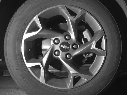 Used 2025 Chevrolet Trax LT FWD image 13