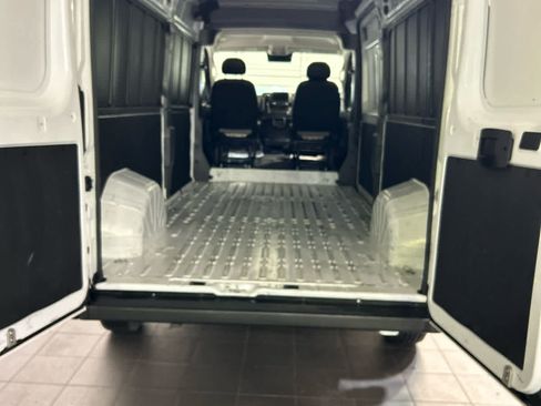 Used 2024 RAM ProMaster 2500 w/ Convenience Group FWD image 5