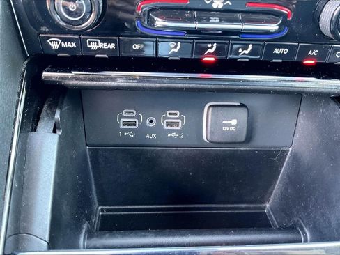 Used 2023 Jeep Grand Cherokee Laredo AWD/4WD image 12