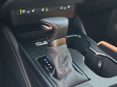 Used 2025 Lexus ES 350 w/ Premium Package FWD image 10