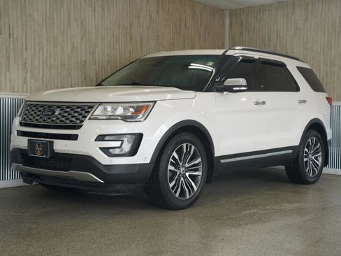 Used 2016 Ford Explorer Platinum AWD/4WD image 4