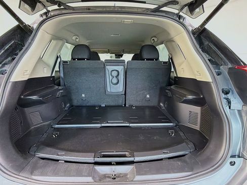 Used 2020 Nissan Rogue SV FWD image 25