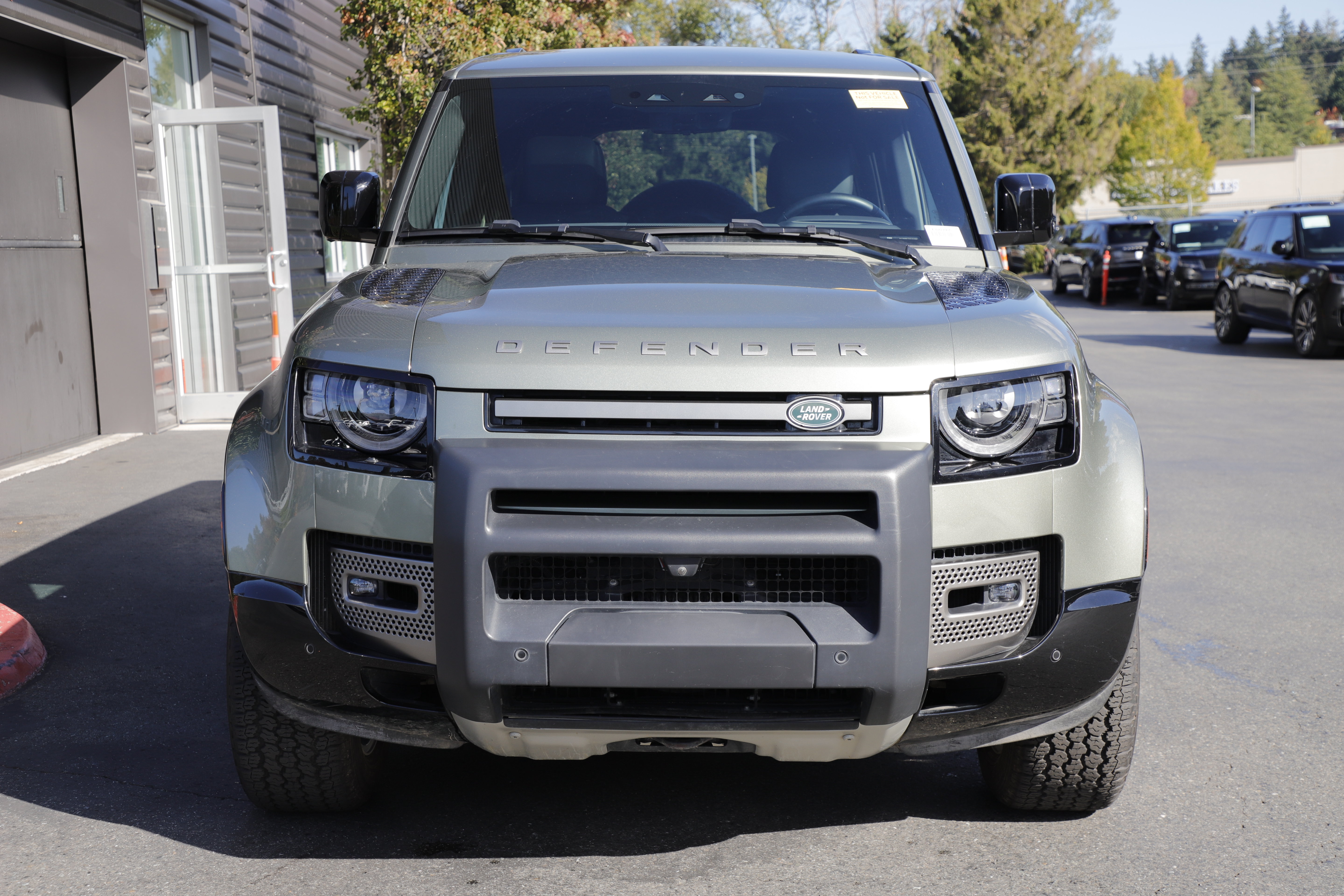 Used 2025 Land Rover Defender 130 X-Dynamic SE AWD/4WD image 4