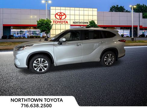 Used 2023 Toyota Highlander XLE image 1