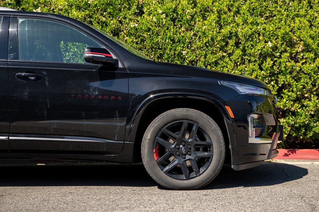 Used 2023 Chevrolet Traverse Premier w/ Redline Edition AWD/4WD image 5