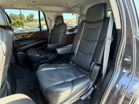 Used 2015 Cadillac Escalade Luxury AWD/4WD image 20