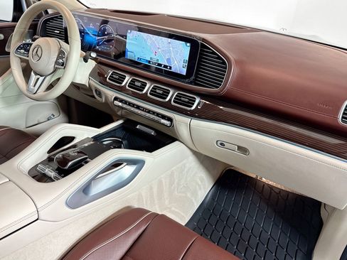 Used 2023 Mercedes-Benz Maybach GLS 600 4MATIC image 28