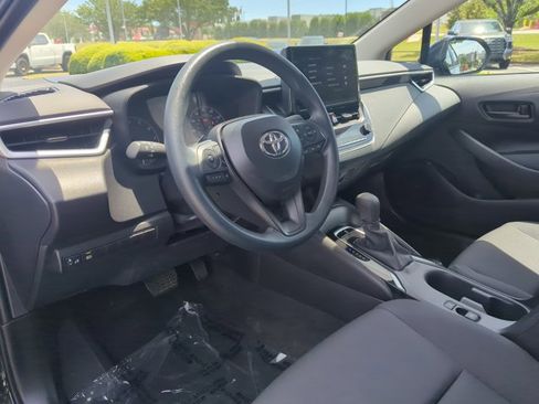 Used 2025 Toyota Corolla LE FWD image 9