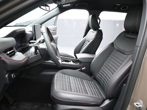 Used 2026 Ford Explorer ST-Line w/ ST-Line Street Pack image 8