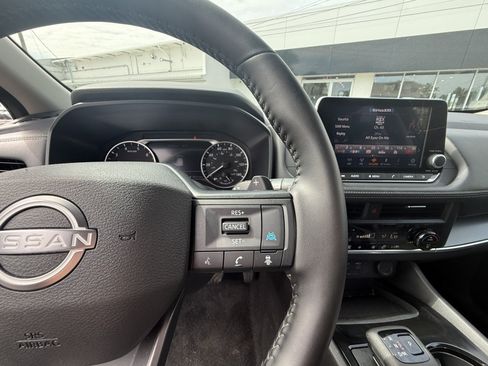 Used 2025 Nissan Rogue SV AWD/4WD image 21