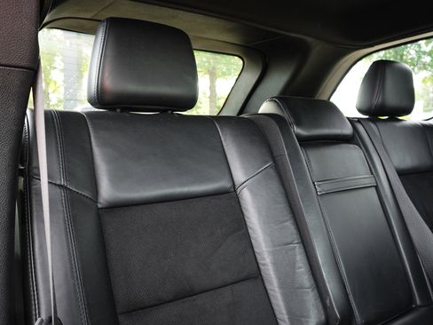 Used 2019 Jeep Grand Cherokee Altitude AWD/4WD image 32