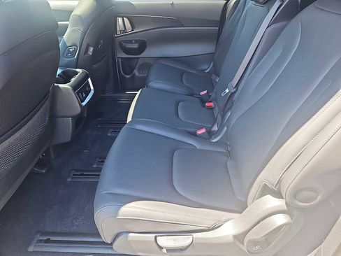 Used 2026 Kia Carnival SX w/ SX Dark Edition Package FWD image 33