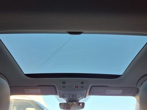 Used 2023 Volkswagen Jetta SE w/ Panoramic Sunroof Package FWD image 18