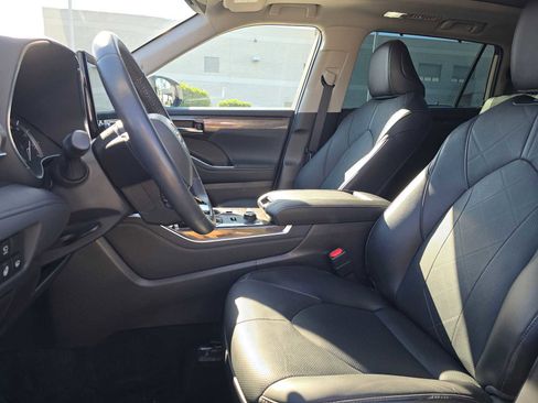Certified 2022 Toyota Highlander Platinum image 23