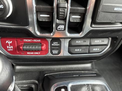 Used 2024 Jeep Wrangler Unlimited Rubicon AWD/4WD image 4