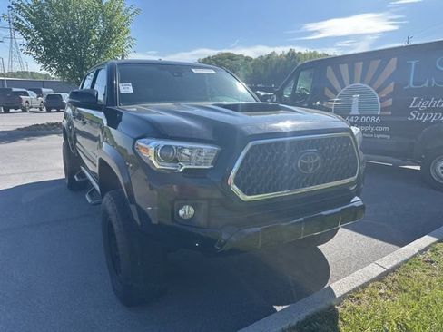 Used 2018 Toyota Tacoma TRD Sport image 5