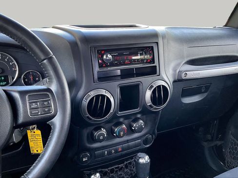 Used 2016 Jeep Wrangler Sport w/ Connectivity Group AWD/4WD image 7