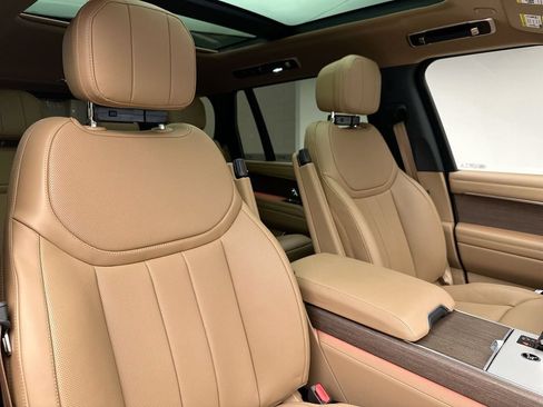 Used 2025 Land Rover Range Rover Long Wheelbase SE AWD/4WD image 3
