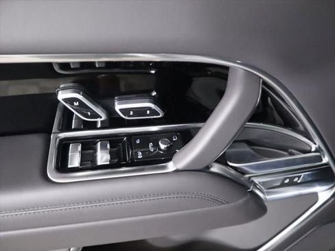New 2025 Land Rover Range Rover SE image 25