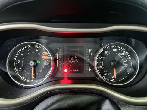 Used 2017 Jeep Cherokee Latitude w/ Comfort & Sound Group AWD/4WD image 18