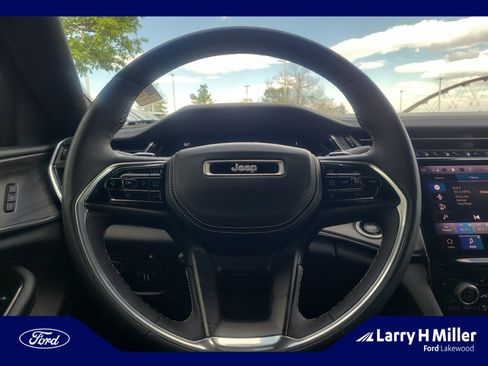Used 2022 Jeep Grand Cherokee Overland AWD/4WD image 9